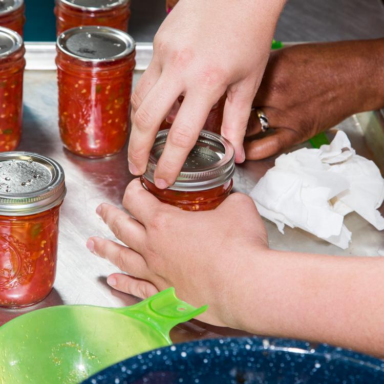  Canning salsa by water bath method